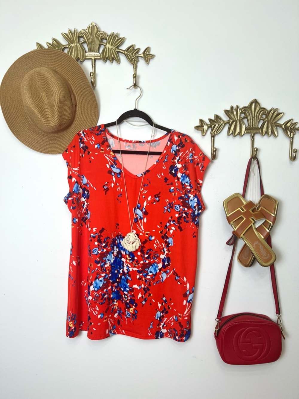 Women's Red Floral Short-Sleeve V-Neck Top XL ptp 24” l 28”